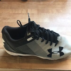 Boys under armour baseball cleats new